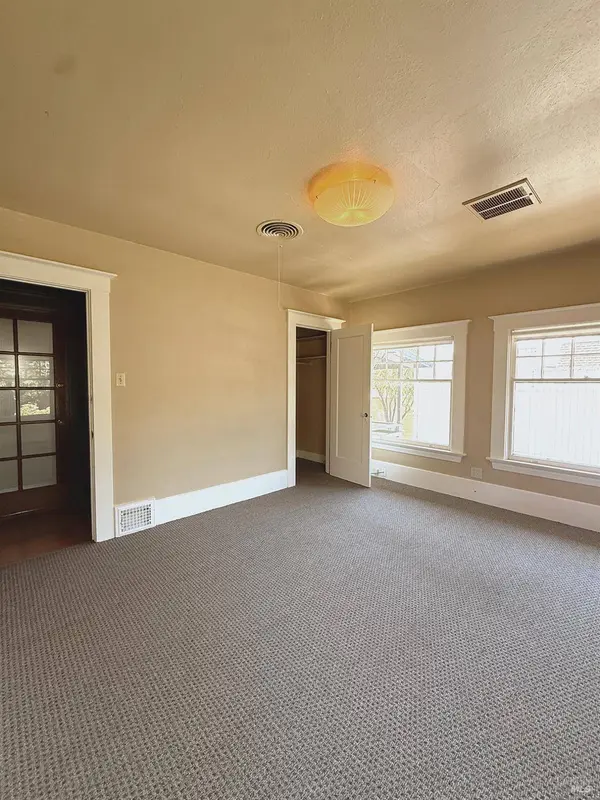 W 215 Standley ST, Ukiah, CA 95482