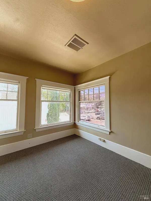 W 215 Standley ST, Ukiah, CA 95482