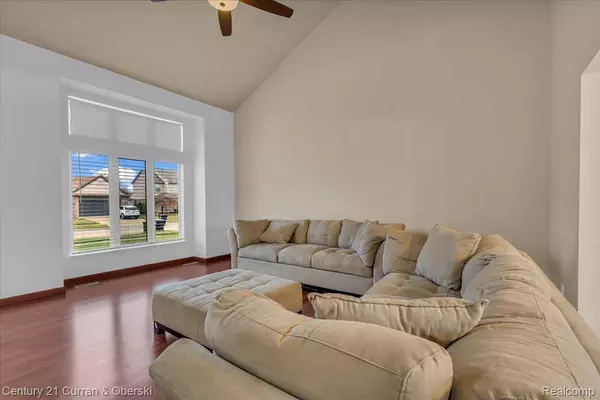 23264 Oakleigh AVE, Trenton, MI 48183