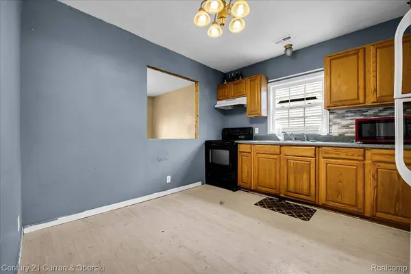 63 Kessler ST, Frenchtown Township, MI 48162