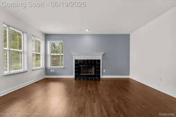 4630 Commerce Woods DR, Commerce Charter Township, MI 48382