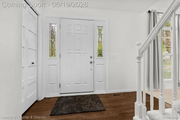 4630 Commerce Woods DR, Commerce Charter Township, MI 48382