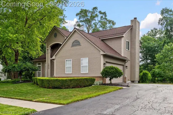 4630 Commerce Woods DR, Commerce Charter Township, MI 48382