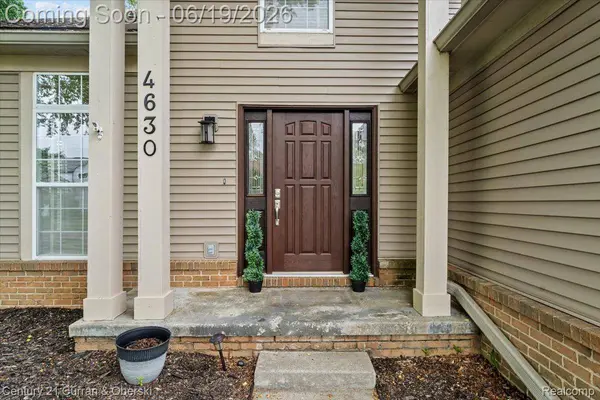 4630 Commerce Woods DR, Commerce Charter Township, MI 48382