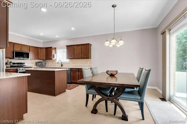 27099 Celtic DR, Flat Rock, MI 48134