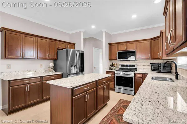 27099 Celtic DR, Flat Rock, MI 48134