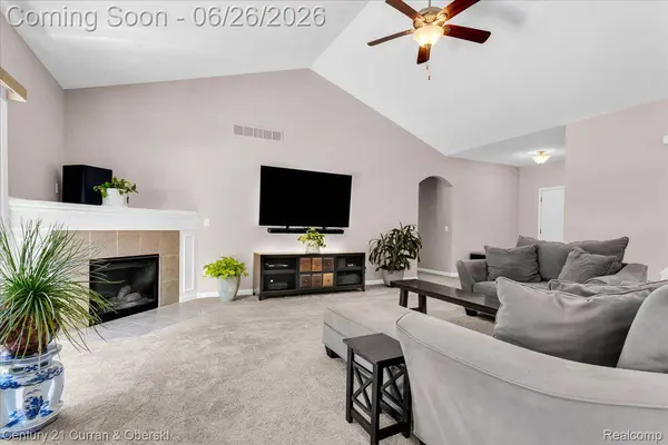27099 Celtic DR, Flat Rock, MI 48134