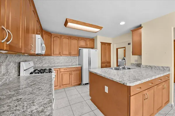 1620 Tony CT, Frenchtown Township, MI 48162