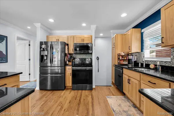 24394 Andover DR, Dearborn Heights, MI 48125