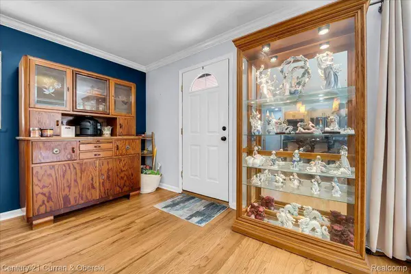 24394 Andover DR, Dearborn Heights, MI 48125