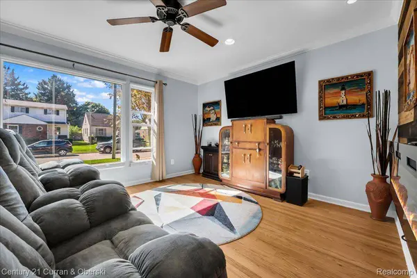24394 Andover DR, Dearborn Heights, MI 48125