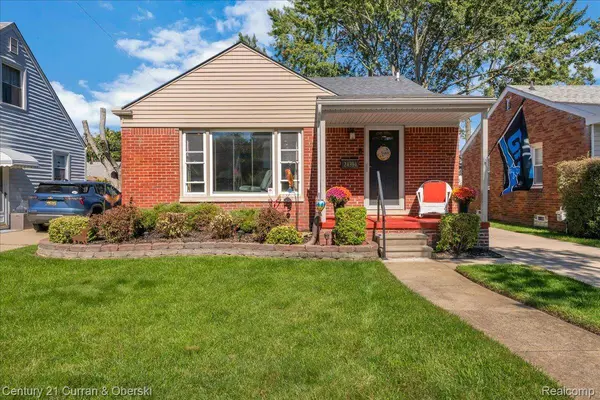 24394 Andover DR, Dearborn Heights, MI 48125