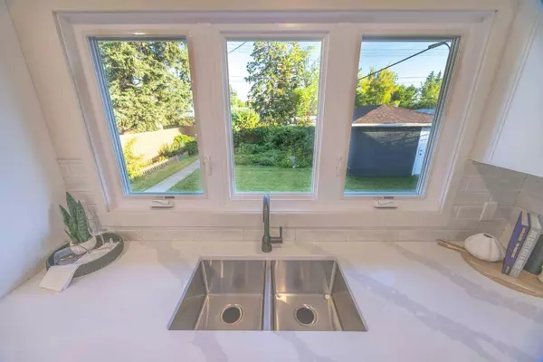 15 Hoover PL Southwest, Calgary, AB t2v 3g5