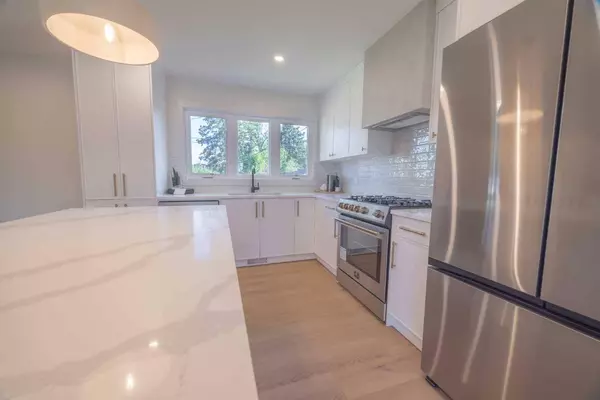 15 Hoover PL Southwest, Calgary, AB t2v 3g5