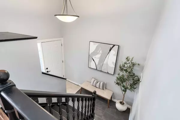 90 Elizabeth WAY SE, Airdrie, AB T4B 2H6