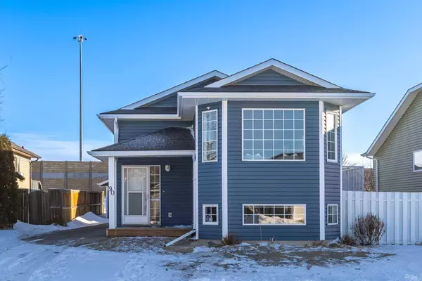 90 Elizabeth WAY SE, Airdrie, AB T4B 2H6
