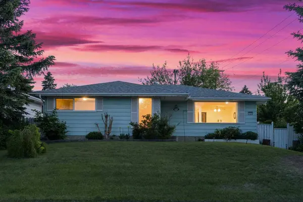 7035 Huntercrest RD NW, Calgary, AB T2K 4J9