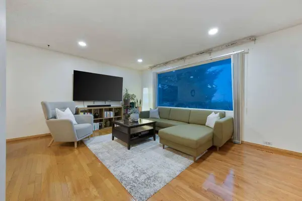 7035 Huntercrest RD NW, Calgary, AB T2K 4J9