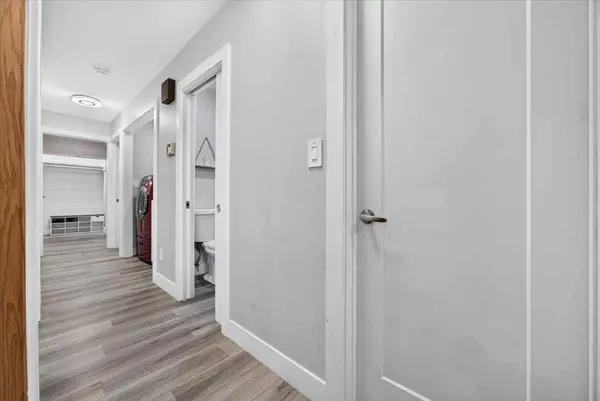 126 Marbrooke CIR NE, Calgary, AB T2A 2W6