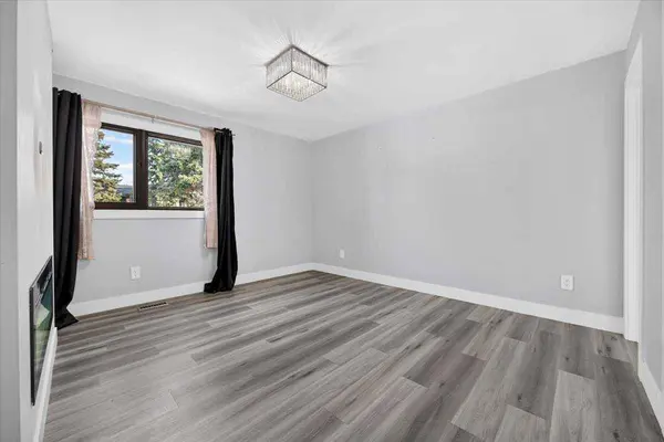 126 Marbrooke CIR NE, Calgary, AB T2A 2W6