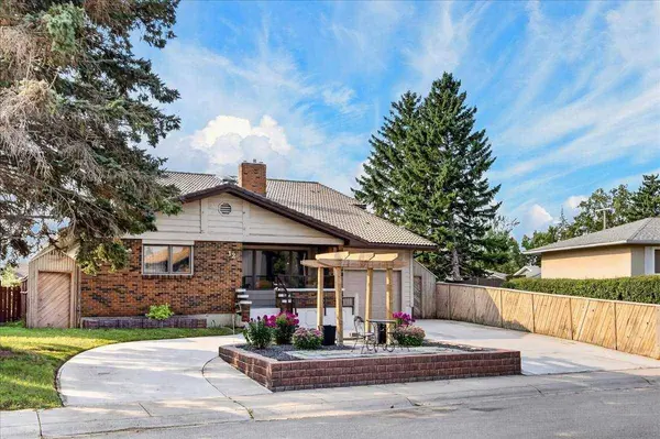 126 Marbrooke CIR NE, Calgary, AB T2A 2W6