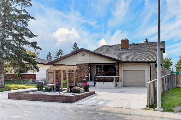 126 Marbrooke CIR NE, Calgary, AB T2A 2W6