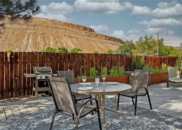 512 Crawford LN, Palisade, CO 81526