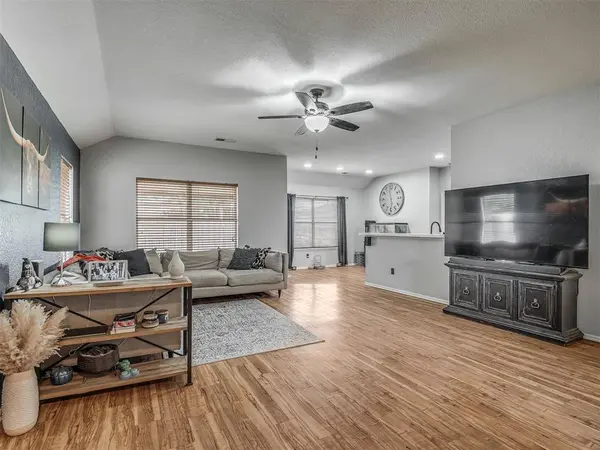 12317 NW 3rd ST, Yukon, OK 73099