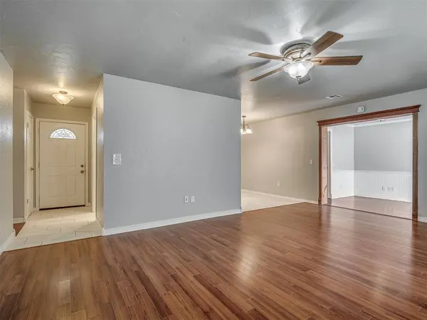 907 Ranchoak CT, Yukon, OK 73099