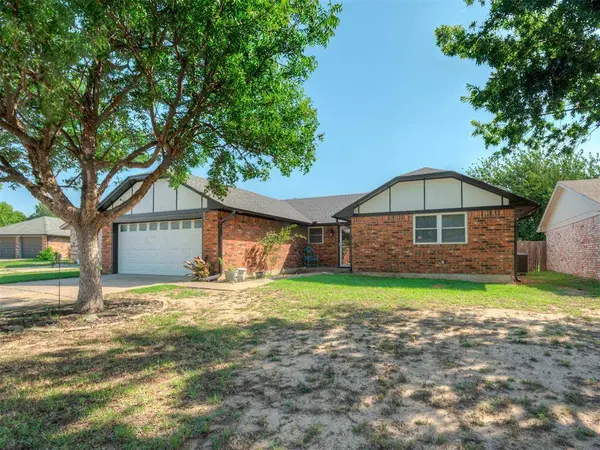 907 Ranchoak CT, Yukon, OK 73099