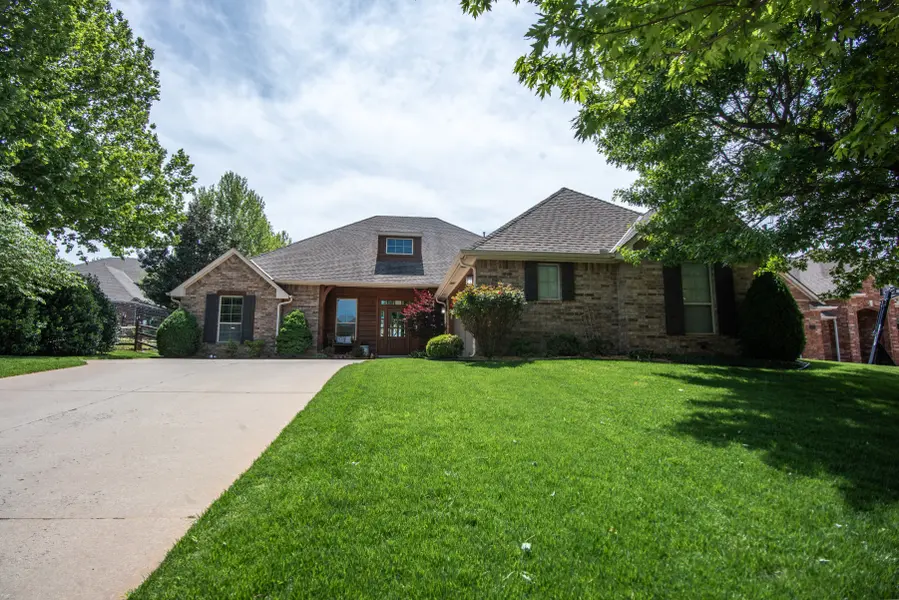 640 Wildmeadow Dr, Edmond, OK 73003-3033