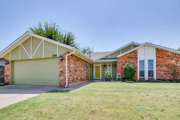 Edmond, OK 73013-2743,2200 Lazy Brook Trl