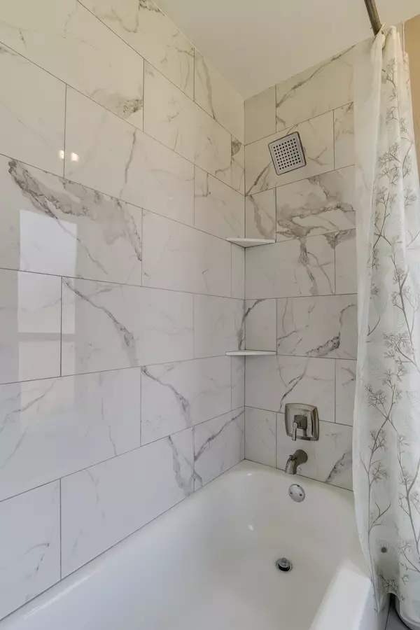 Edmond, OK 73013-2743,2200 Lazy Brook Trl