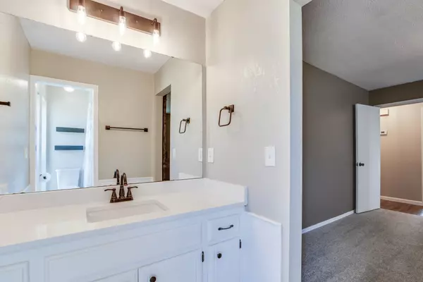 Edmond, OK 73013-2743,2200 Lazy Brook Trl