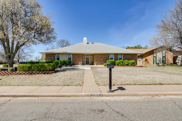 1213 Kelly Park Rd, Edmond, OK 73003-5851