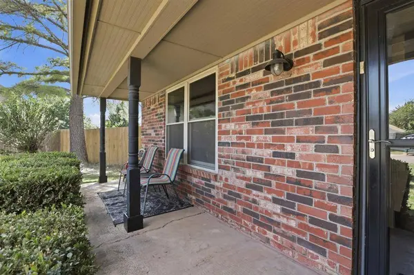 1525 Vulcan CIR, Edmond, OK 73003