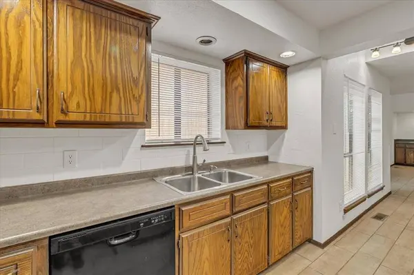 3732 Cedar Ridge DR, Norman, OK 73072
