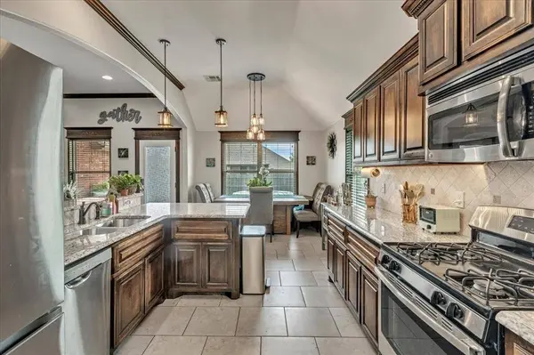 2312 Wayne Cutt AVE, Yukon, OK 73099