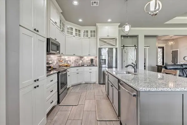 2383 Fox LN, Blanchard, OK 73010
