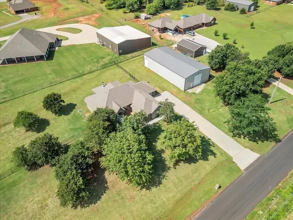 2383 Fox LN, Blanchard, OK 73010