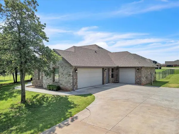 2383 Fox LN, Blanchard, OK 73010
