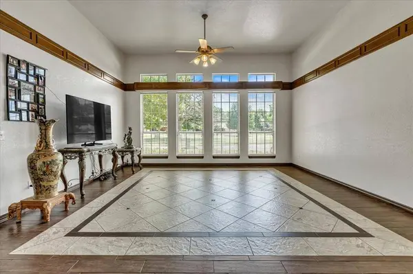 6009 KINGSBRIDGE DR, Oklahoma City, OK 73162