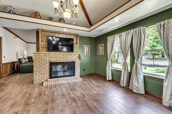 6009 KINGSBRIDGE DR, Oklahoma City, OK 73162