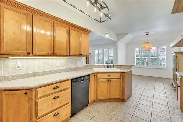 1613 SW 31st TER, Moore, OK 73160
