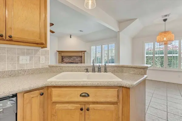 1613 SW 31st TER, Moore, OK 73160