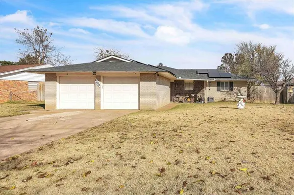 1208 Kingston DR, Yukon, OK 73099