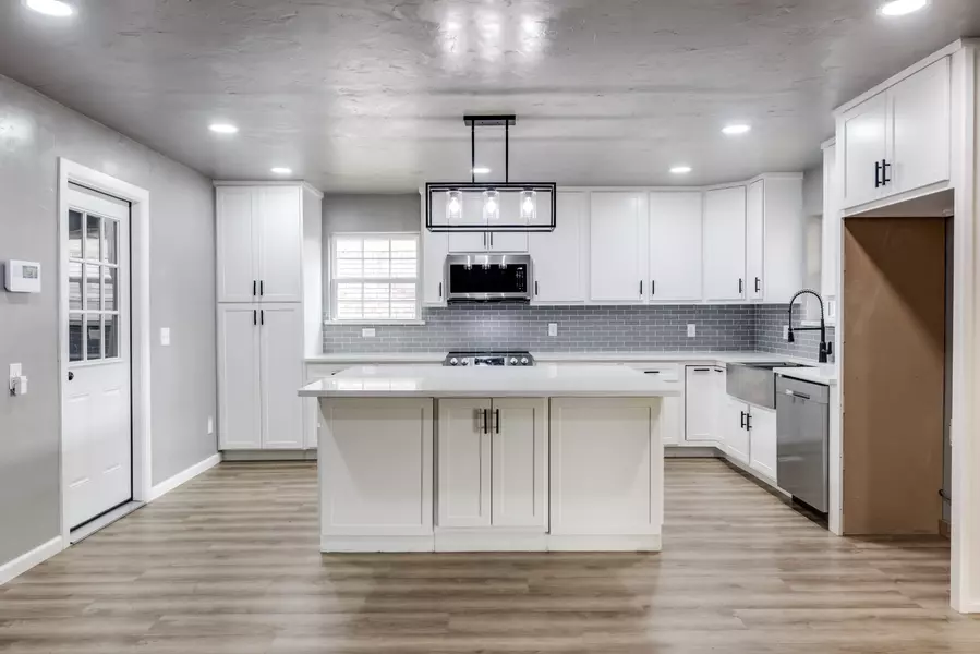 3620 Ridgehaven Dr, Oklahoma City, OK 73110-3736