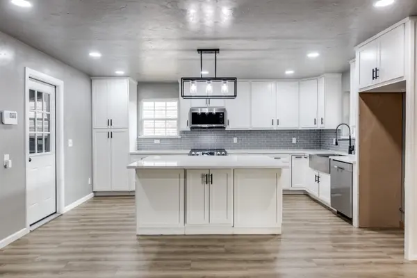 3620 Ridgehaven Dr, Oklahoma City, OK 73110-3736