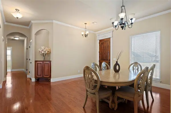 604 Eastmoor CT, Moore, OK 73160
