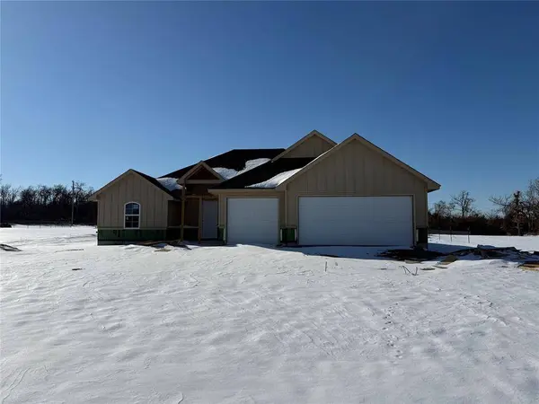 4201 Maxine DR, Choctaw, OK 73020
